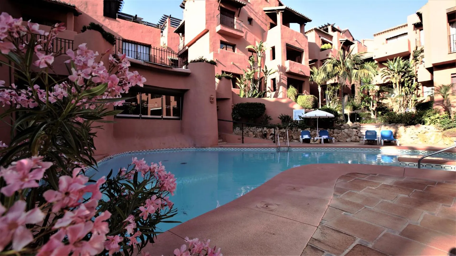 R15 Beach Side 3 Bedroom Flat Marbella Spain
