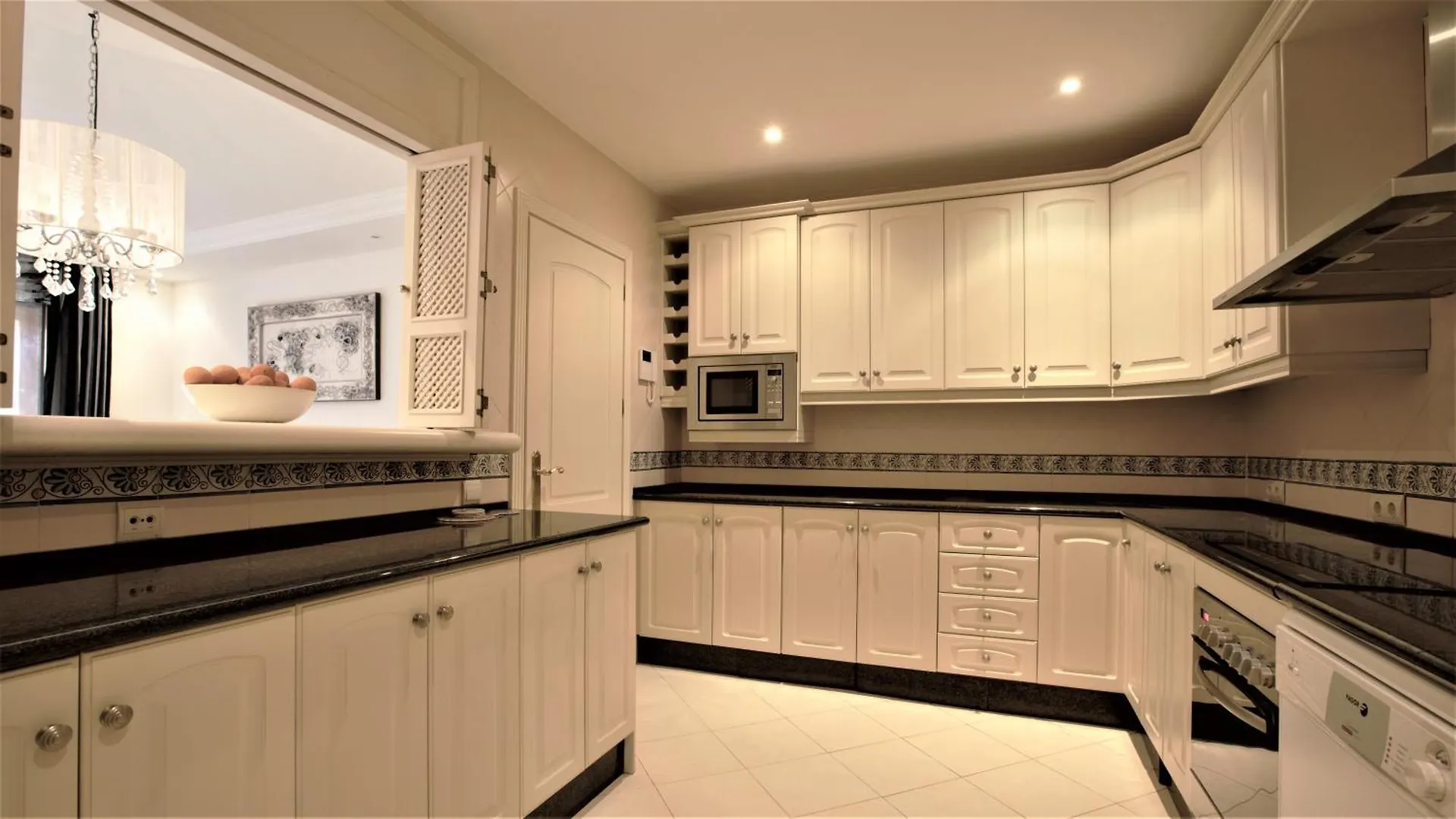 Apartment R15 Beach Side 3 Bedroom Flat Marbella Spain