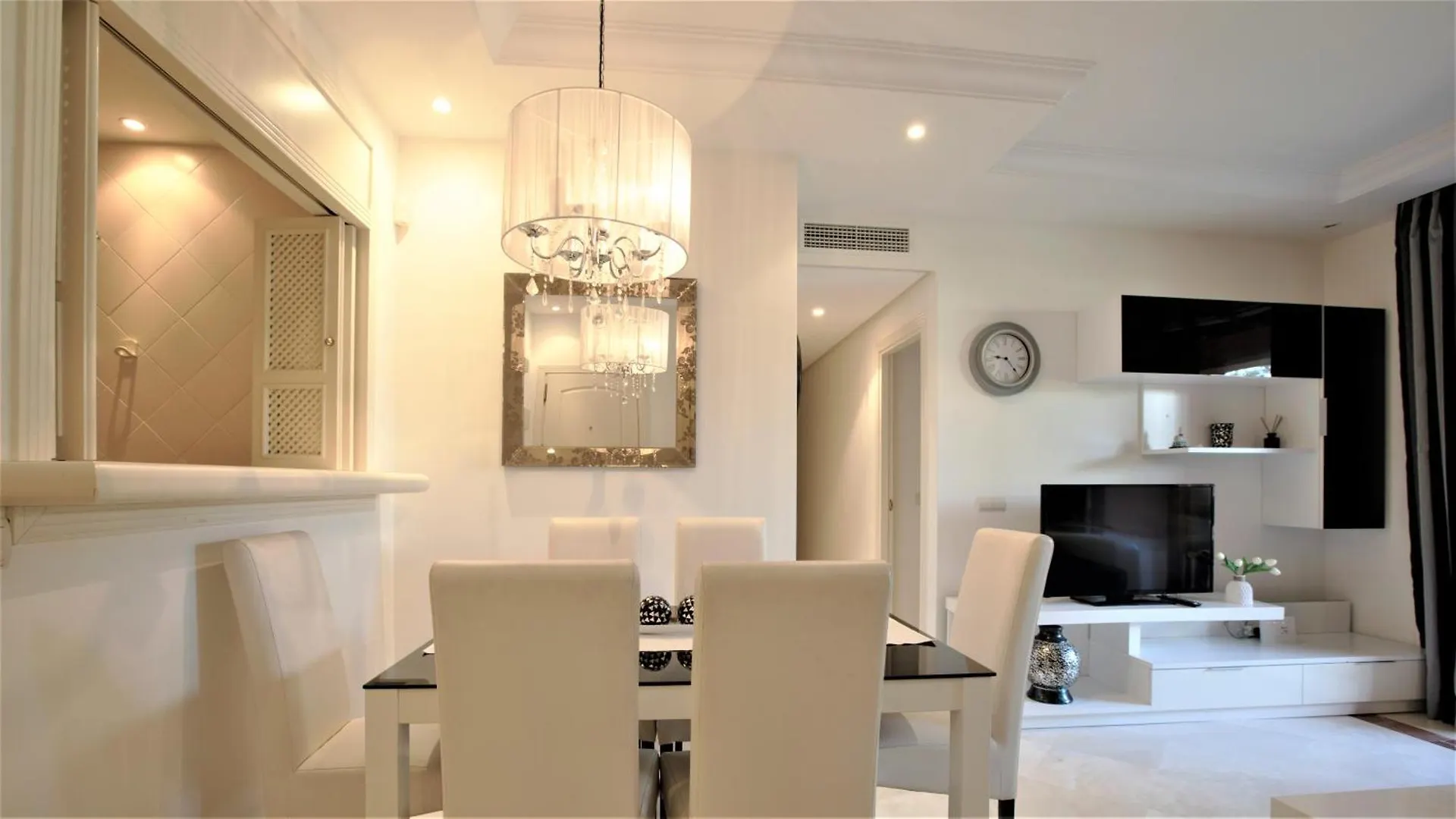 R15 Beach Side 3 Bedroom Flat Marbella Apartment
