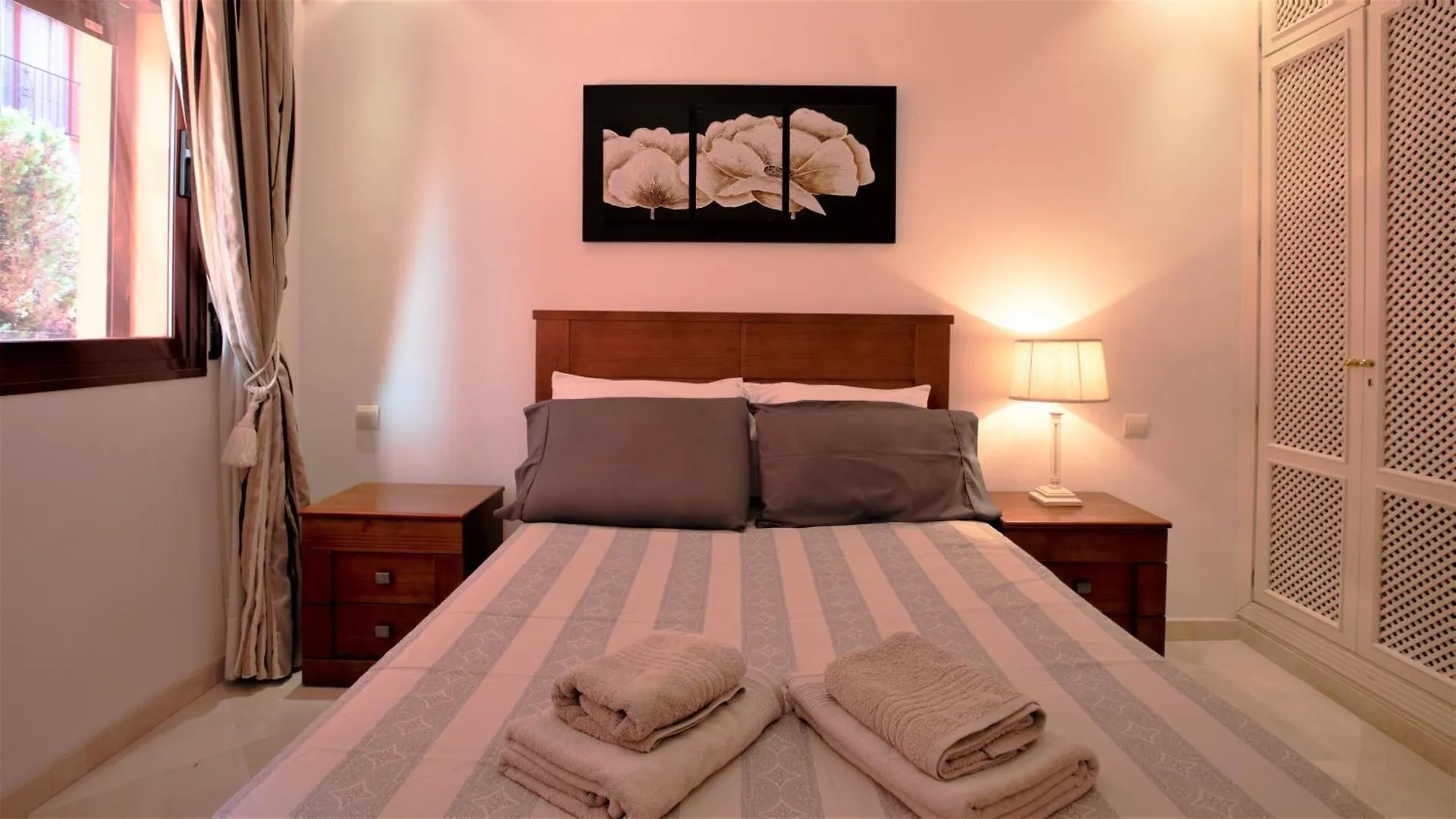 R15 Beach Side 3 Bedroom Flat Marbella 0*,