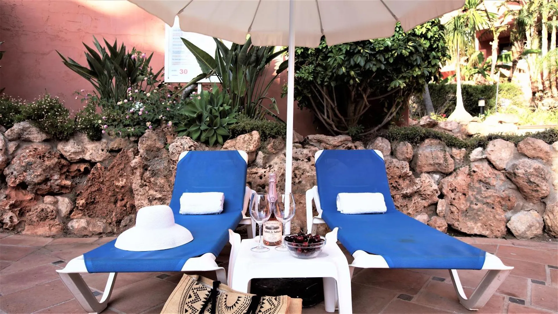 R15 Beach Side 3 Bedroom Flat Marbella Apartment